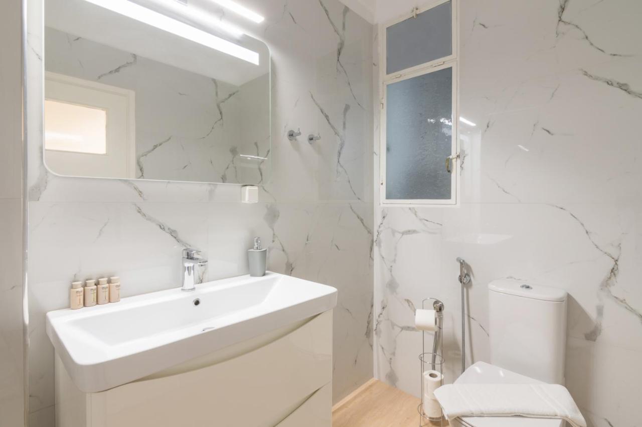 Phaedrus Living: City Center Flat Michalakopoulou Атина Екстериор снимка